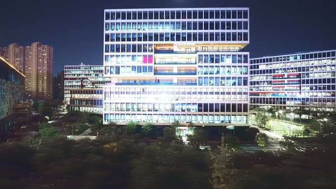 夜晚的杭州滨江阿里巴巴办公大楼