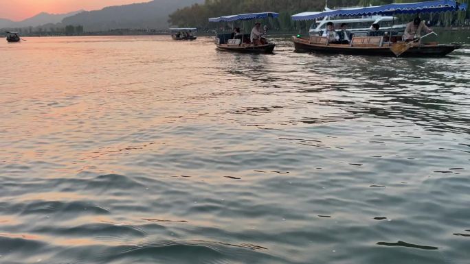 夕阳西湖日落水面