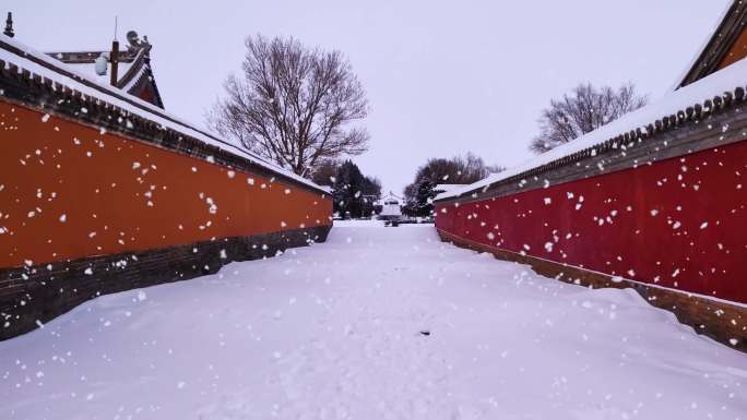 【4k】拍摄锡林郭勒雪景中的古寺庙和敖包