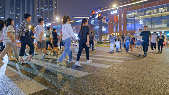 夜晚逛街人群 逛商场 购物中心 斑马线