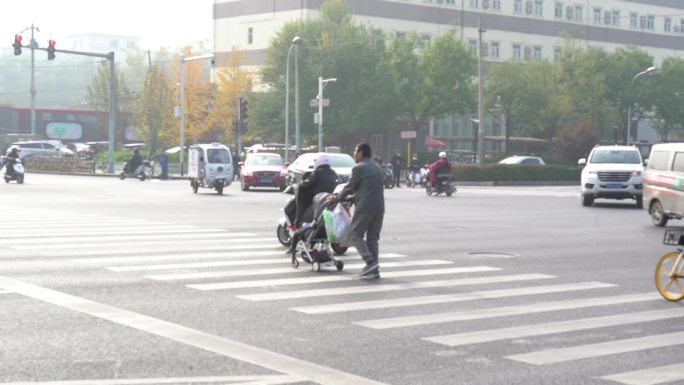 高速拍摄北京城市雾霾人行道人群06