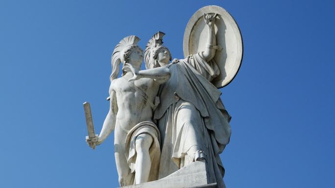 柏林施罗斯布鲁克广场上的雅典娜和英雄雕塑