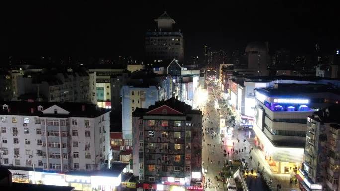 航拍青岛台东步行街夜景人流