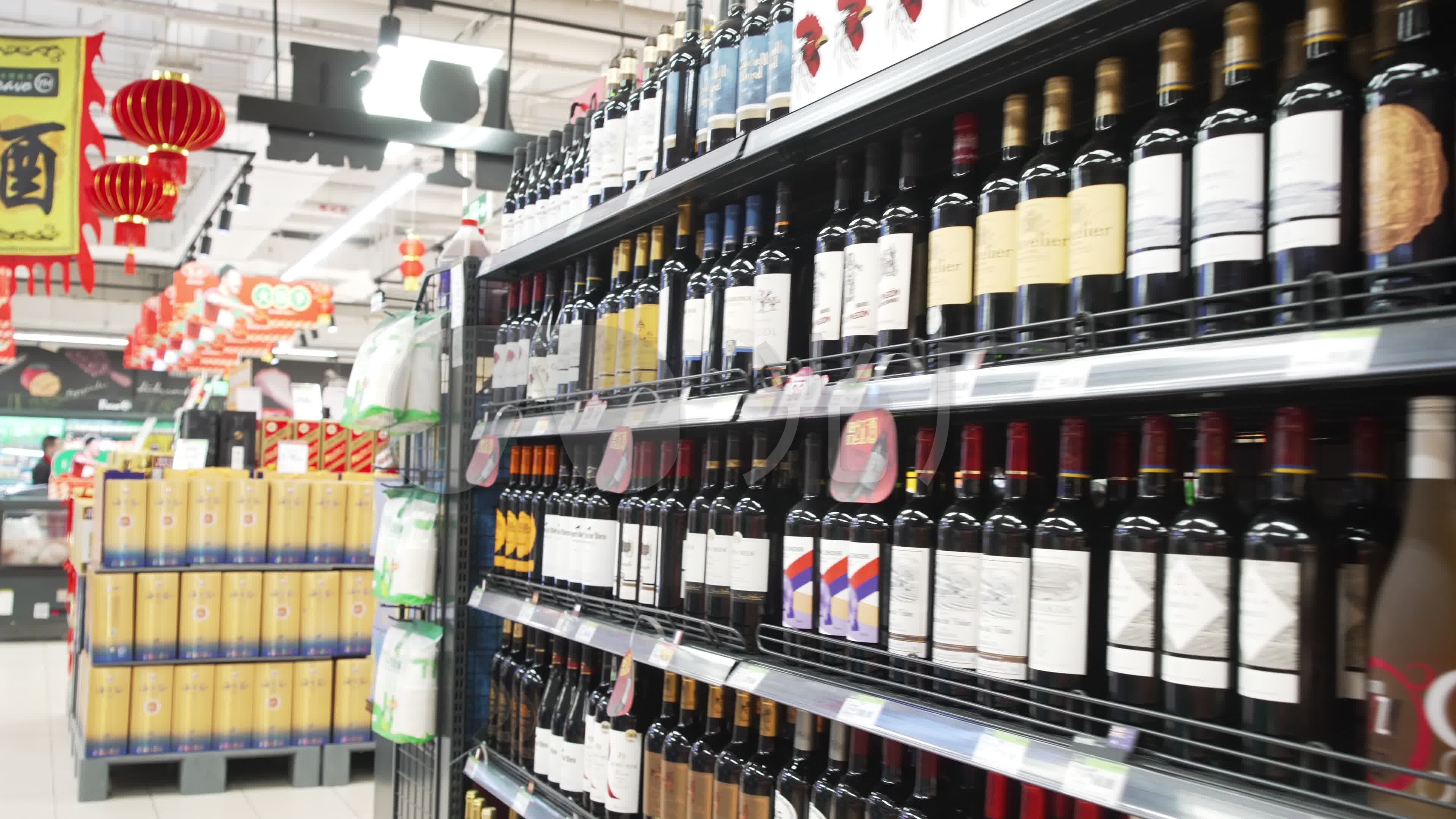 超市内的葡萄酒