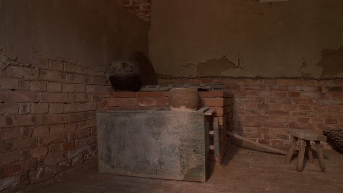 孔繁森故居厨房灶台盆板凳