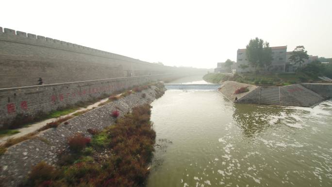 古城城墙和护城河