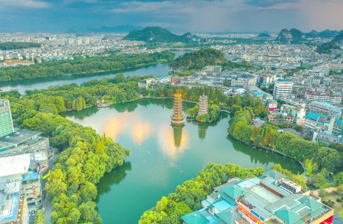 桂林两江四湖日月塔航拍日落延时大气清晰