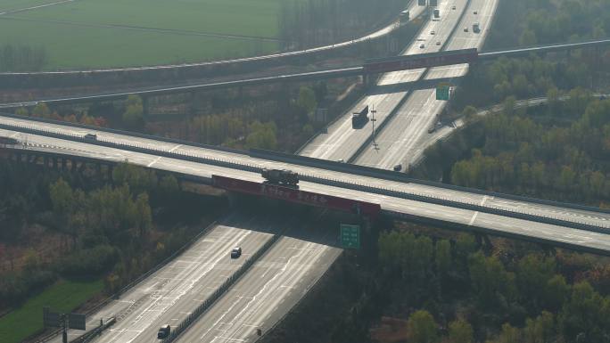 现代交通互通式立体交叉高速公路航拍