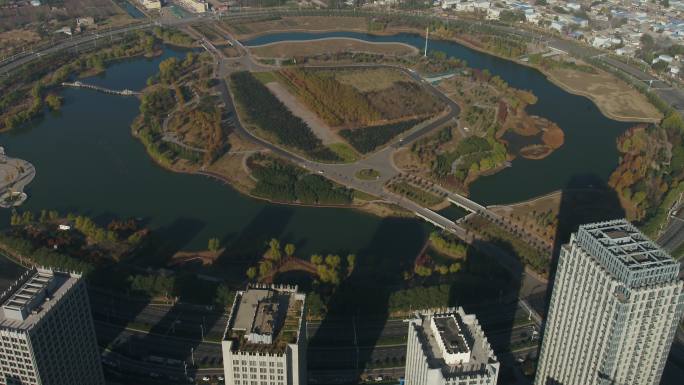 许昌城市建筑街道中央公园芙蓉广场航拍环绕