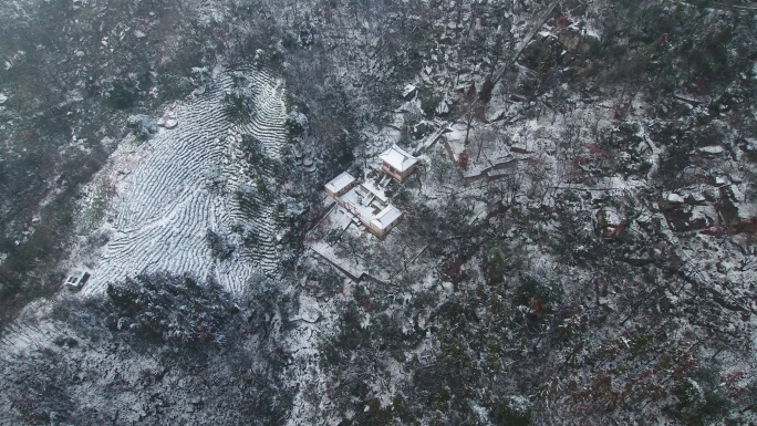 航拍雪后的鸡公山