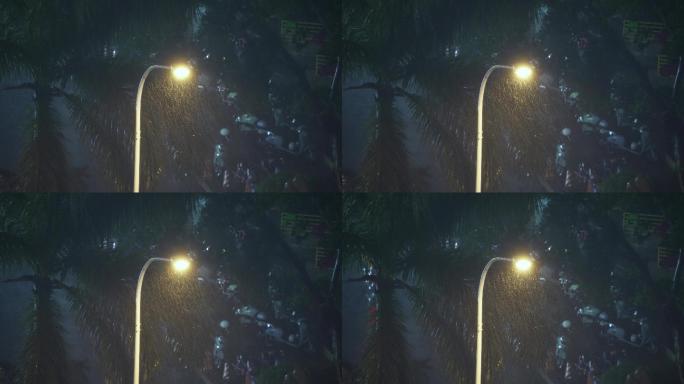 雨夜路灯