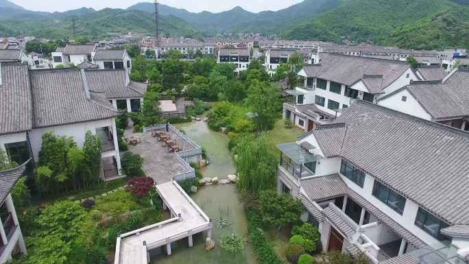 4k水乡徽派园林建筑无人机穿桥