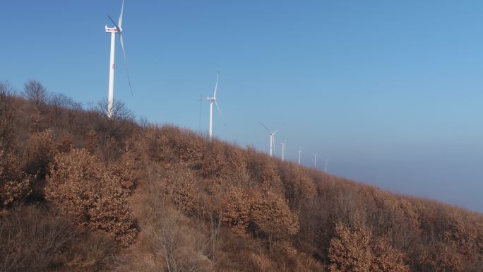 神垕镇山上一排环保风车空镜航拍