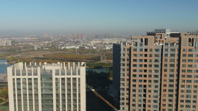 许昌城市建筑高楼林立，中央公园芙蓉广场