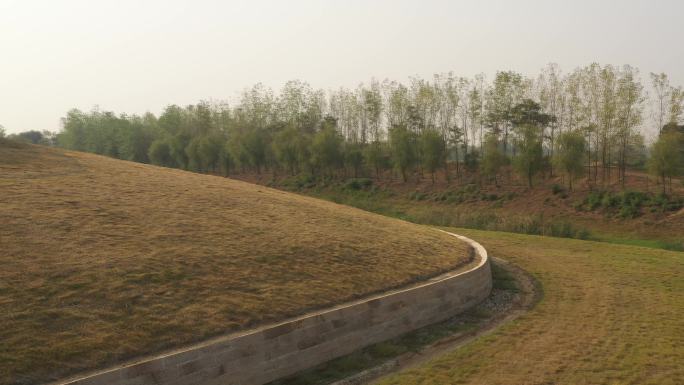 村庄农民灌溉田地
