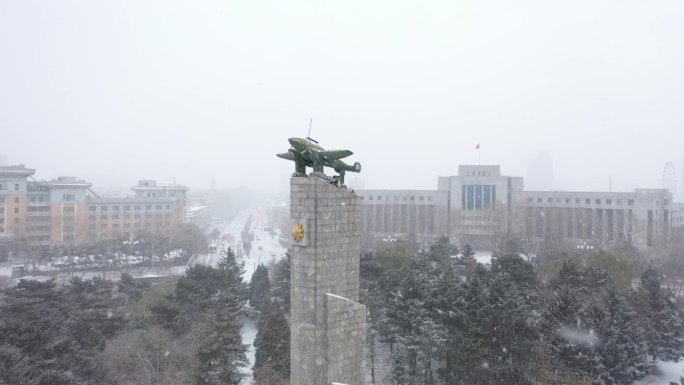 航拍长春雪中人民广场