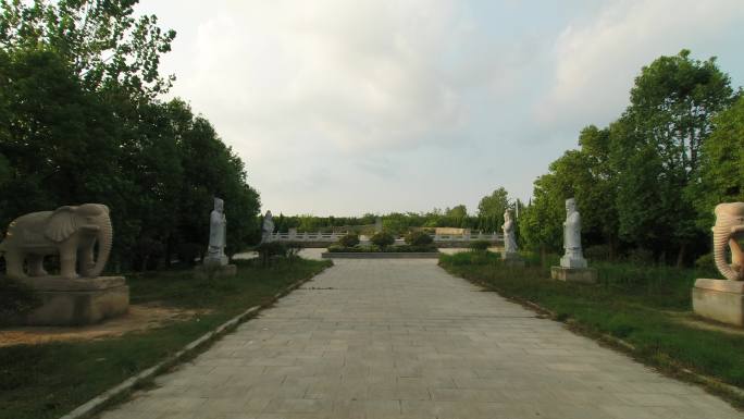 航拍黄国故城黄歇陵墓墓道和石像