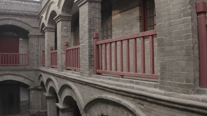 刘镇华庄园二楼走廊红栏杆