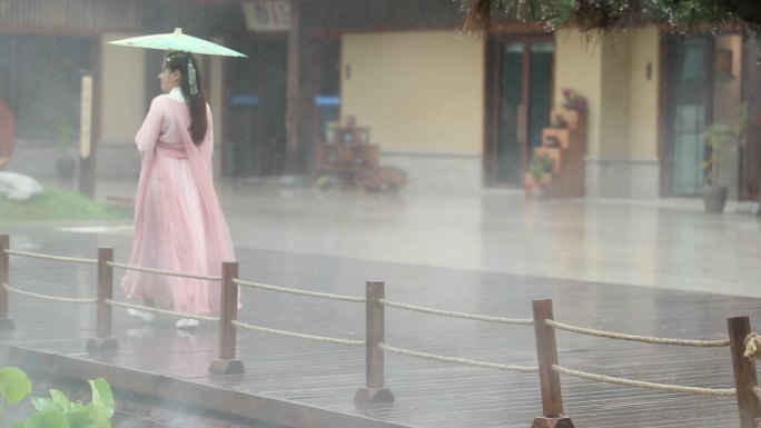 烟雨中的女子