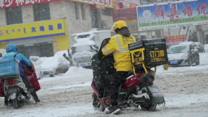 暴风雪中最艰难的外卖骑手、下雪素材