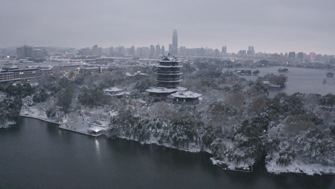 4k航拍大明湖雪景