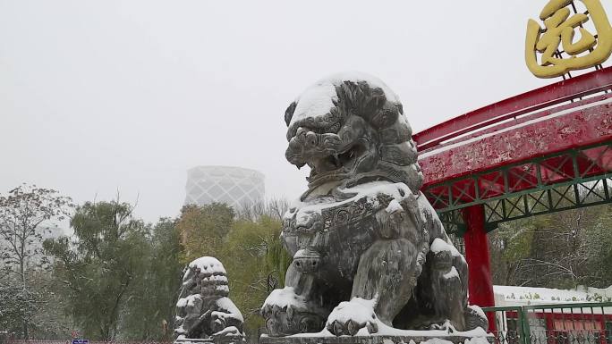 雪中公园石头狮子石狮子