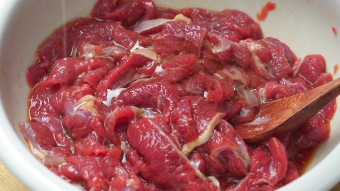 中国家庭小炒菜洋葱炒牛肉烹饪过程