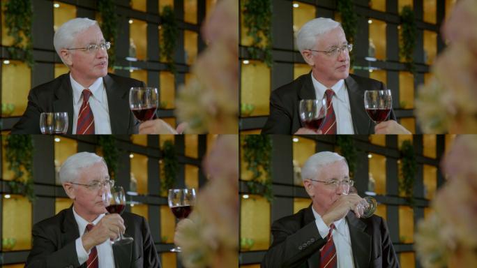 外籍商务人士和中方职员在酒吧喝酒交谈