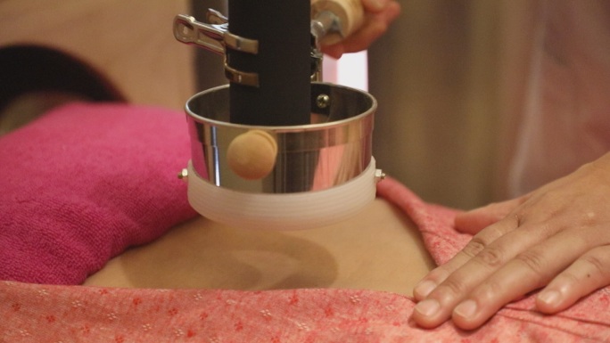 传统中医按摩理疗艾灸现代Spa