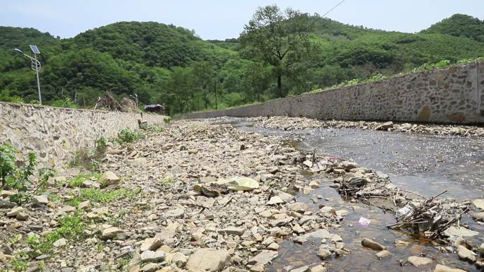 乡村振兴 扶贫 修河道 河坝 最美乡村