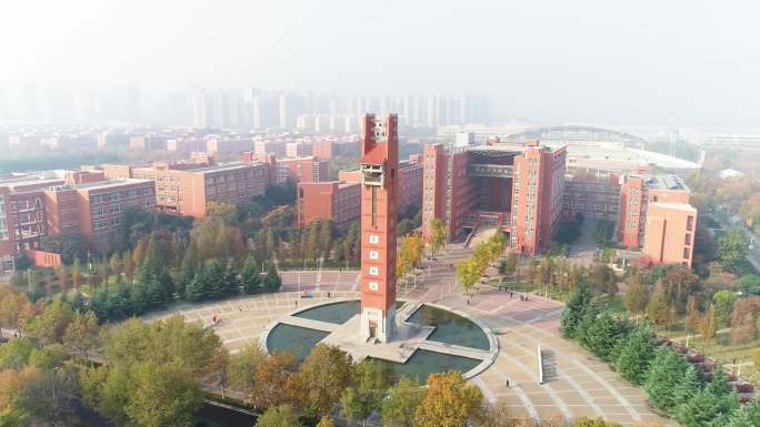 河南省郑州市郑州大学门口钟楼图书馆