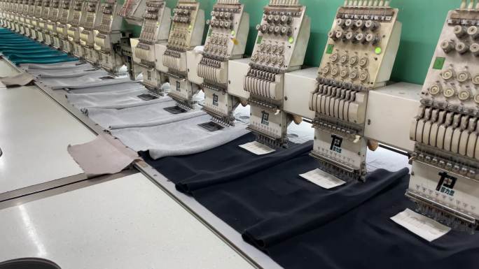 实拍超高清工厂纺织服装作业