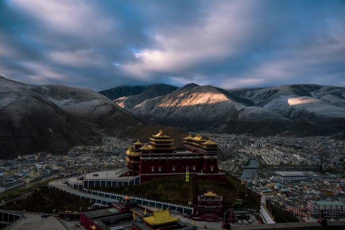 寺庙延时结古寺日出