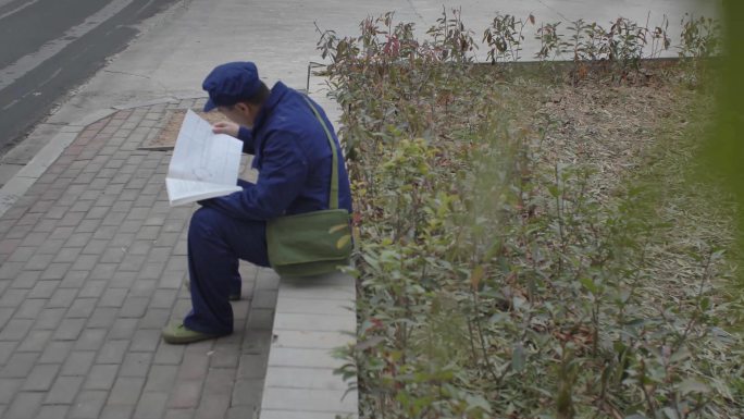 60年电厂工人学习研究场景