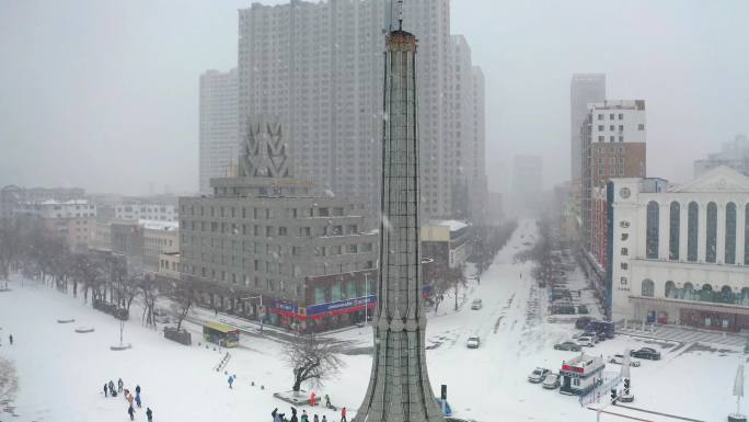 2021年佳木斯市纪念塔第一场雪景