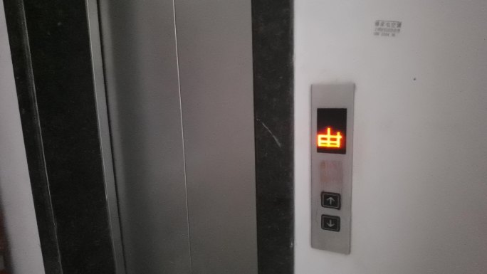 电梯故障