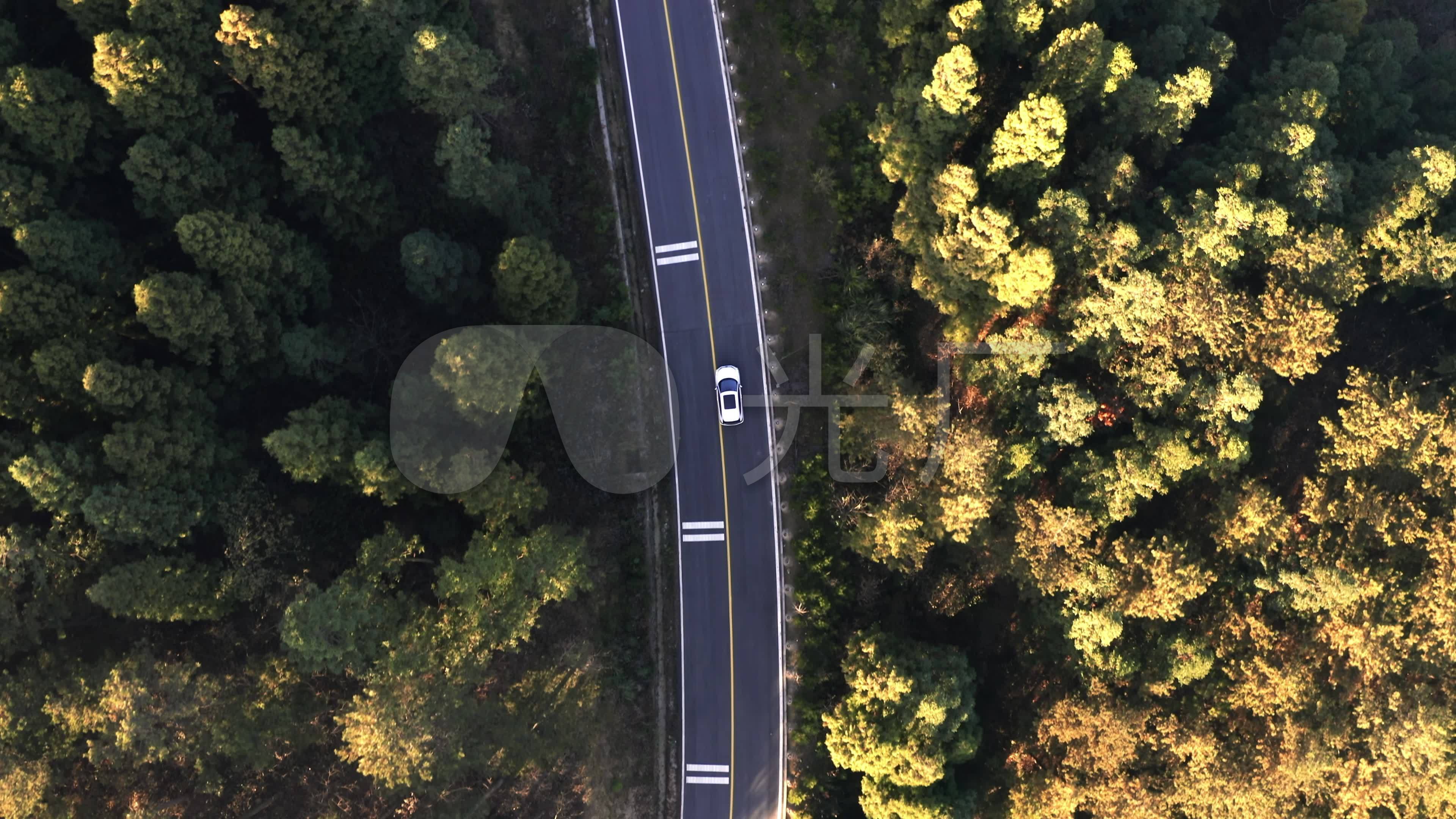 夏季中国新疆早晨阳光下的独库公路_站酷海洛_正版图片_视频_字体_音乐素材交易平台_站酷旗下品牌