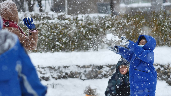 下雪天 打雪仗 视频 素材