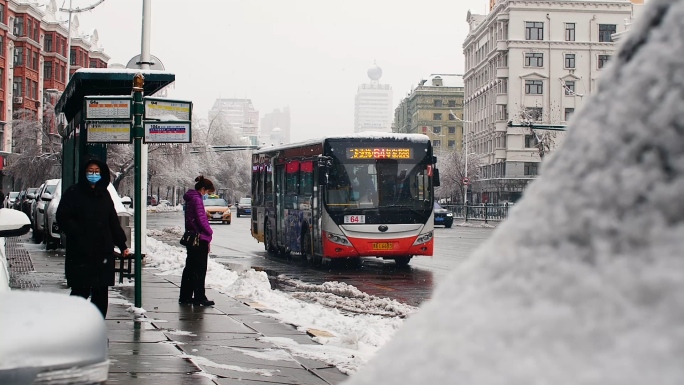 雪天 公交车