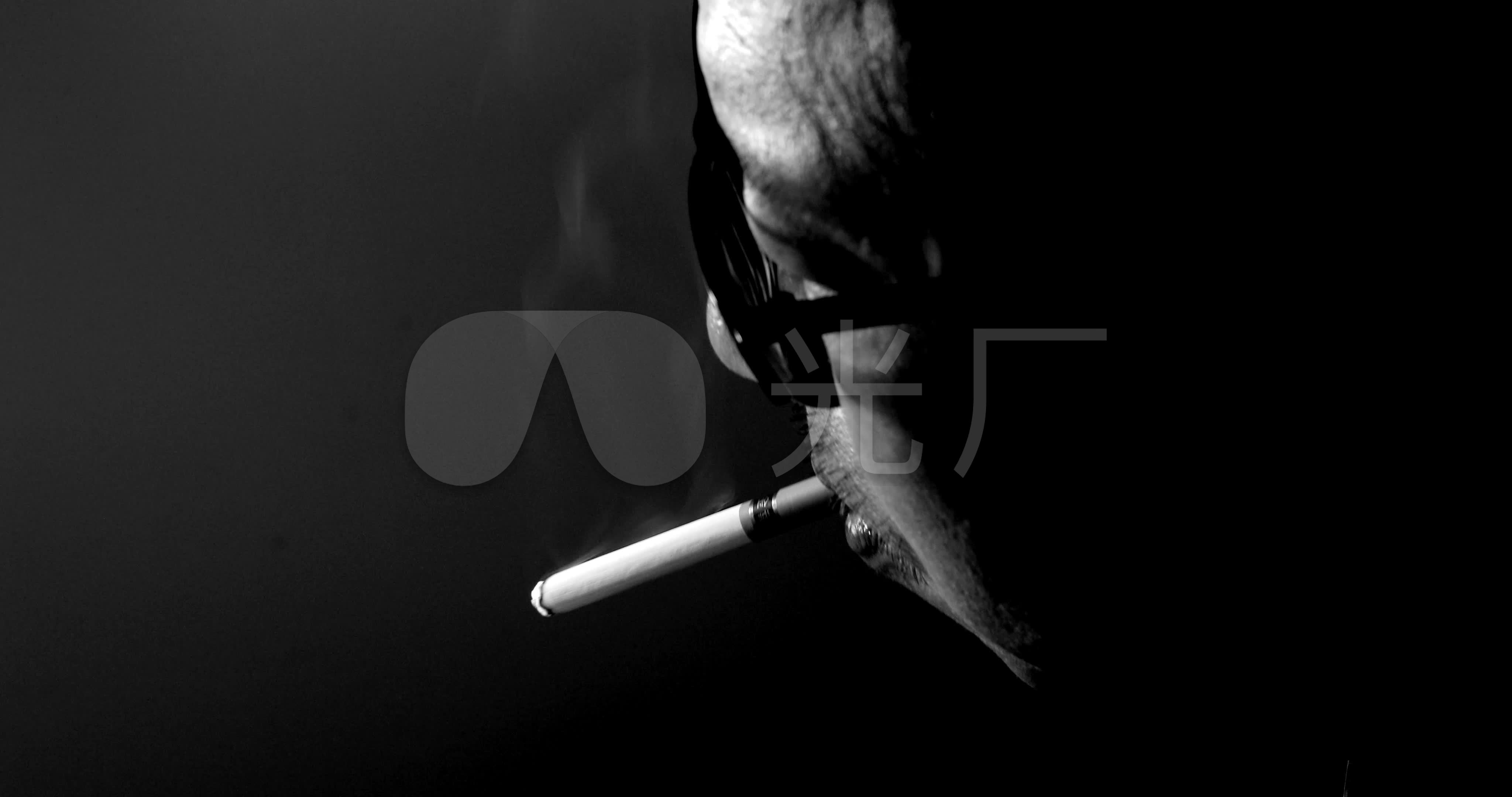 点烟抽烟的男人侧脸特写黑白_4096X2160_高清视频素材下载(编号:6700803)_实拍视频_光厂(VJ师网) www.vjshi.com