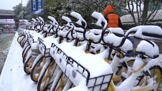 4K北京城市冬雪共享单车02