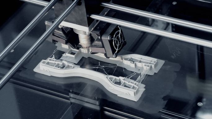自动三维3d打印机执行塑料操作。