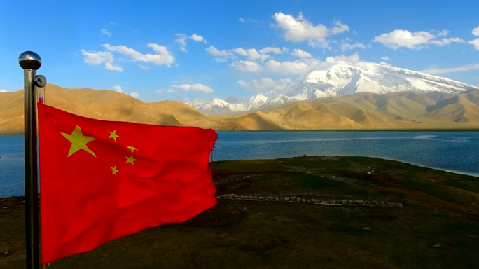 新疆喀什帕米尔高原昆仑雪山国旗慕士塔格峰