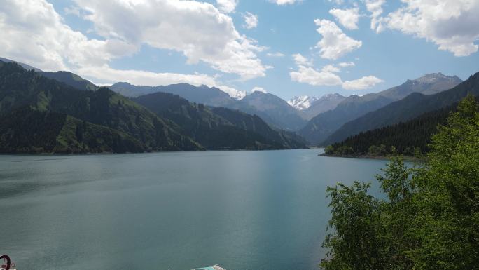 航拍新疆天山天池风光