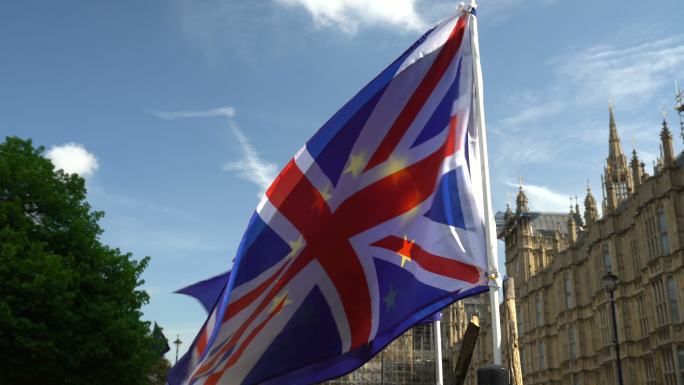 威斯敏斯特前挂着欧盟国旗