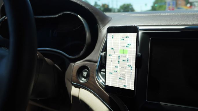 车内智能手机上的导航模式屏幕