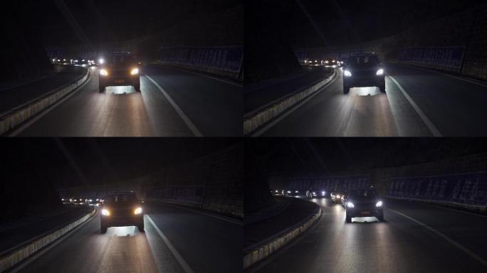 夜间行驶在高速公路上的车队，夜间野外车灯