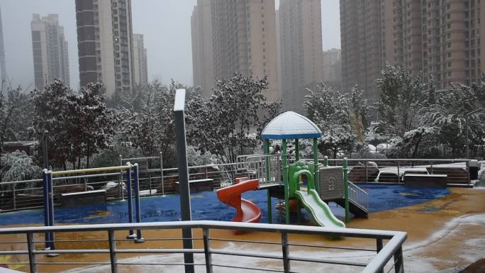 小雪 儿童游乐场 公园