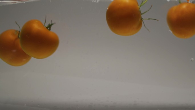 【4K原创】西红柿番茄落水4K