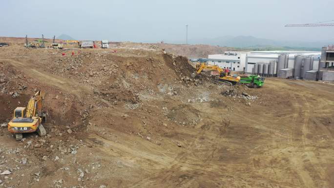 工厂建设 挖掘机 挖土方 工程机械 矿山
